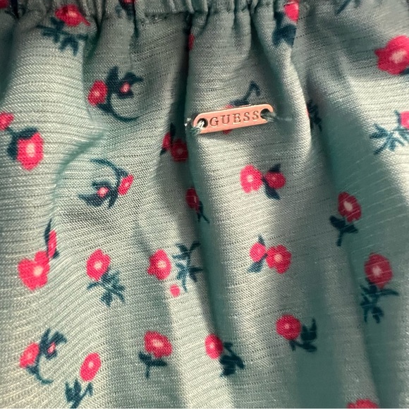 Guess
Guess long sleeve crop top floral pattern. Size L - Picture 10 of 12